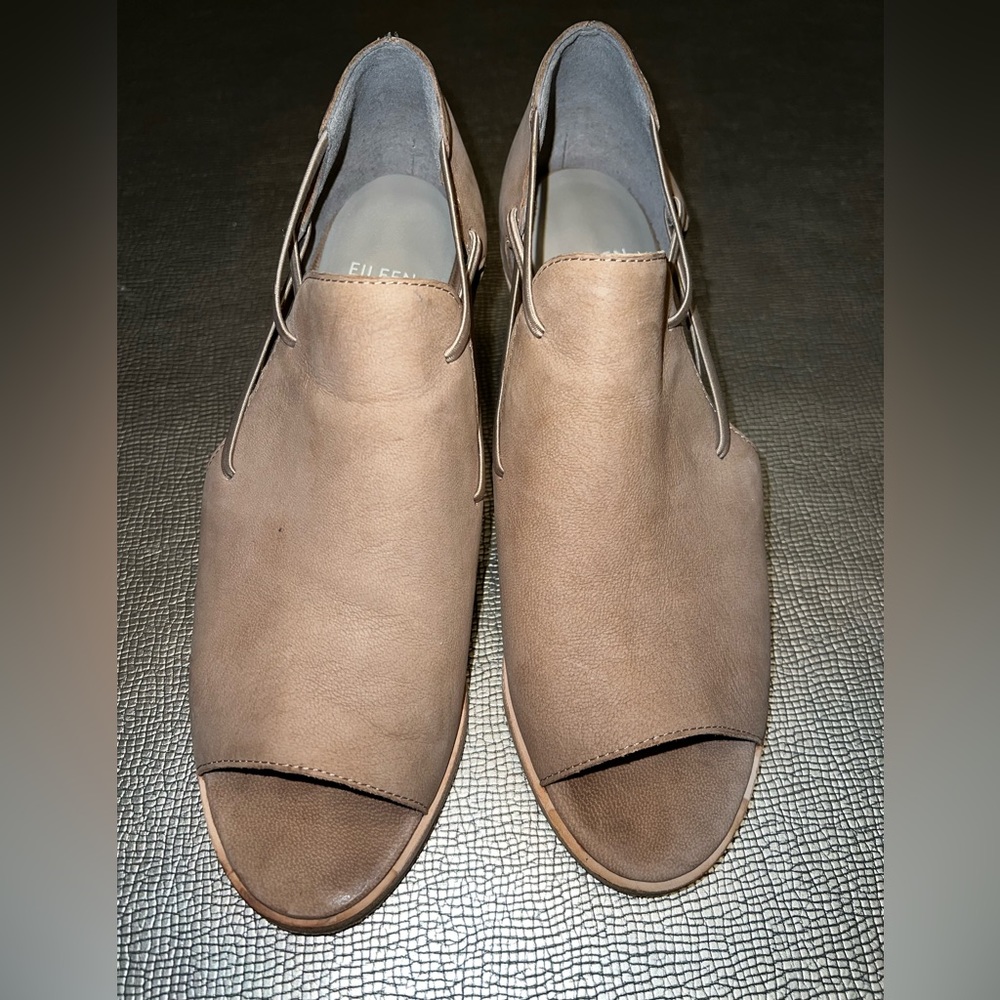 Eileen Fisher Nikki taupe peep toe shoes sandals size 8 EUC minimal wear - Picture 2 of 6